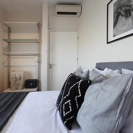 Phaedrus Living Mini Art House Michelangelo Apartment